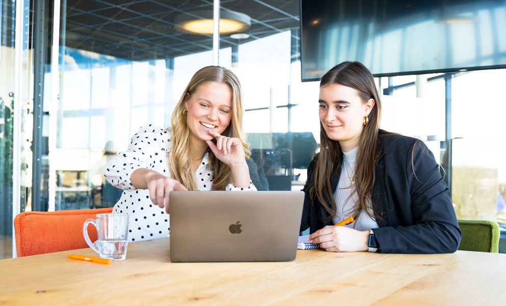 marketingteam ipsis bekijkt resultaten